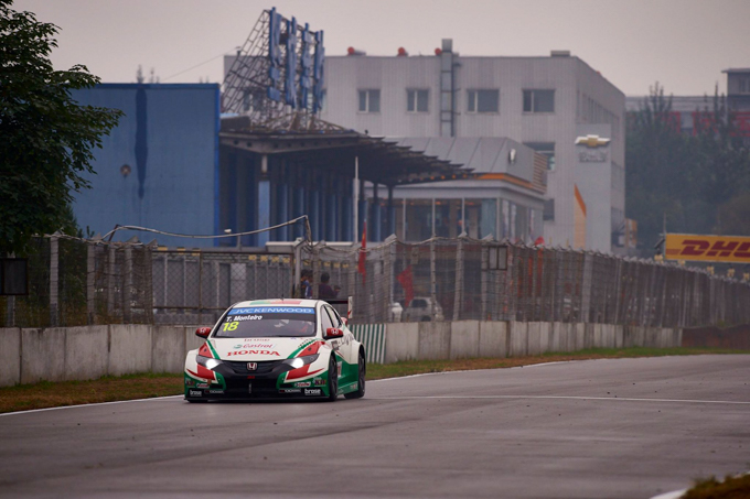 Tiago Monteiro Goldensport Park Circuit 2014
